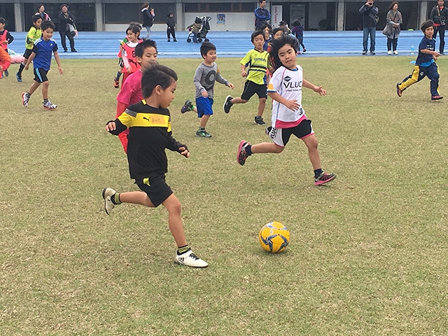 JFAキッズ（U-6/8/10）サッカーフェスティバル 沖縄県浦添市の浦添陸上競技場に、205人が参加！