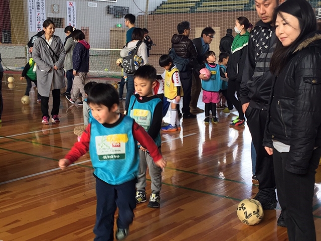 JFAキッズ（U-6/8）サッカーフェスティバル 宮城県石巻市の石巻市総合体育館に、214人が参加！