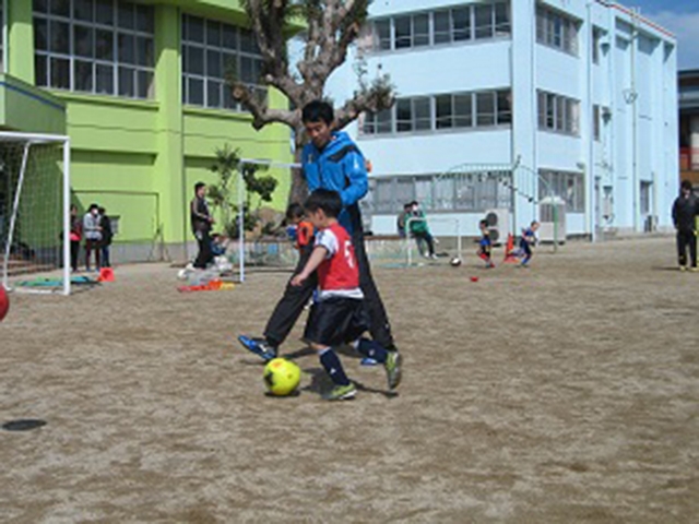 JFAキッズ（U-6/8）サッカーフェスティバル 三重県鳥羽市の鳥羽市立加茂小学校に、43人が参加！