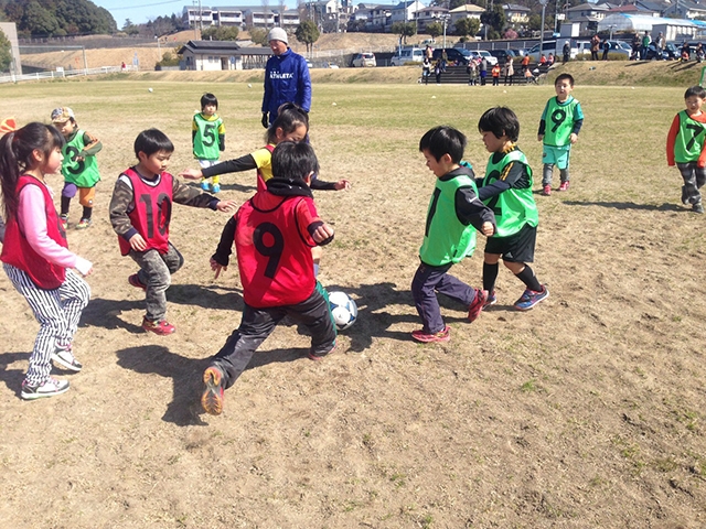 JFAキッズ（U-6）サッカーフェスティバル 三重県名張市の名張市百合ヶ丘コミュニティ広場に、121人が参加！