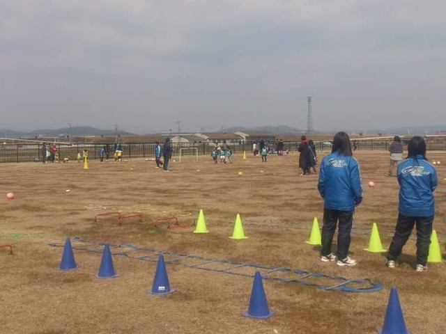 JFAキッズ（U-6）サッカーフェスティバル 岡山県瀬戸内市の瀬戸内市邑久浄化センター多目的グランドに、83人が参加！