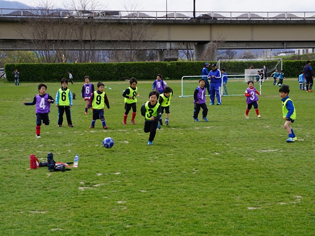 JFAキッズ（U-6/8）サッカーフェスティバル 長野県長野市の千曲川リバーフロントスポーツガーデンに、113人が参加！