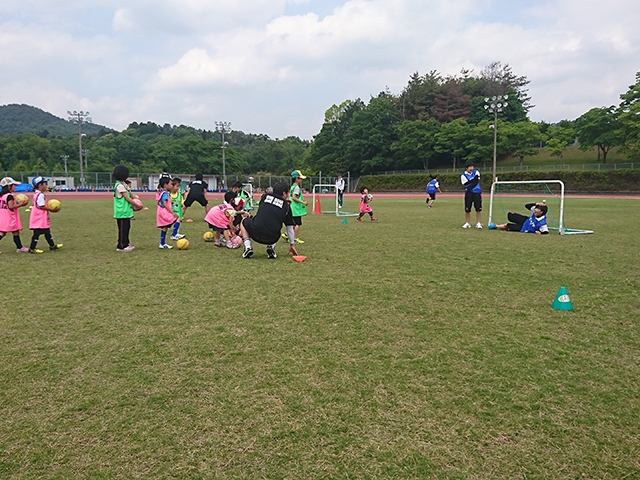 JFAキッズ（U-8/10）サッカーフェスティバル 岐阜県関市の中池公園陸上競技場グラウンドに、162人が参加！