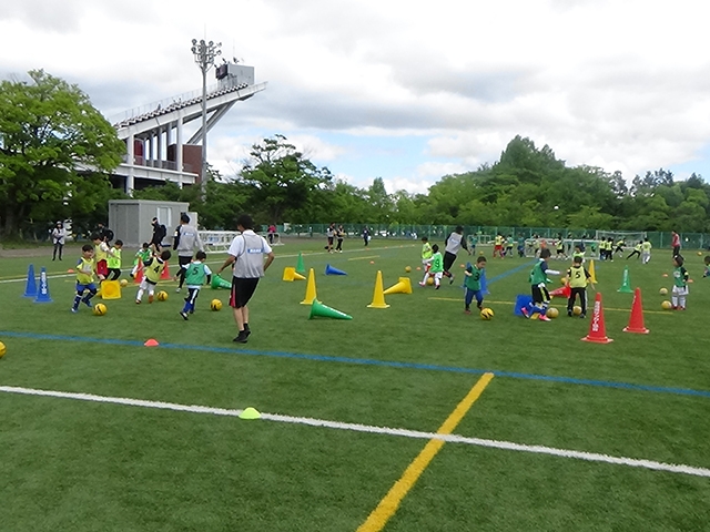 JFAキッズ（U-6/8/10）サッカーフェスティバル 青森県弘前市の弘前運動公園球技場に、257人が参加！