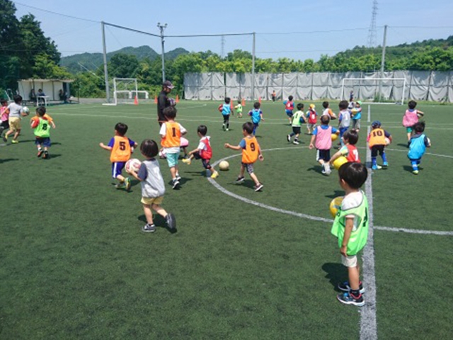 JFAキッズ（U-6）サッカーフェスティバル 山口県山口市のadidasフットサルパーク山口に、105人が参加！