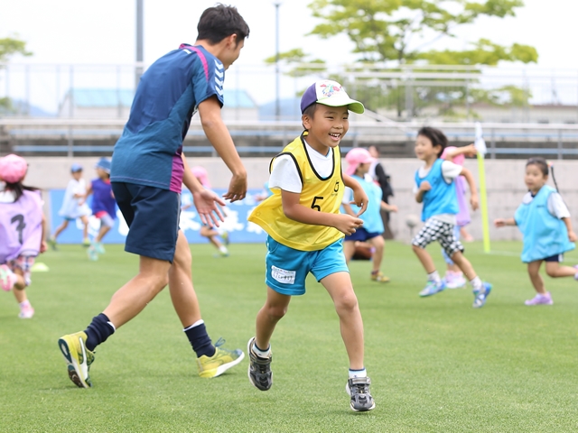 JFAキッズ（U-6）サッカーフェスティバル 鳥取県鳥取市のとりぎんバードスタジアムに、308人が参加！