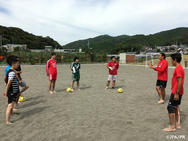 四国で初となるJFAビーチサッカー巡回クリニックを高知で開催