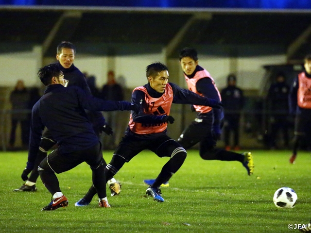 SAMURAI BLUE、荒天に負けず、紅白戦でプレーの確認