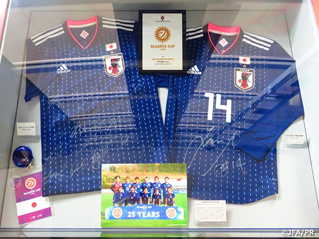 アルガルベカップ2018フェアプレー賞トロフィー、ユニフォームなどを展示中～日本サッカーミュージアム～