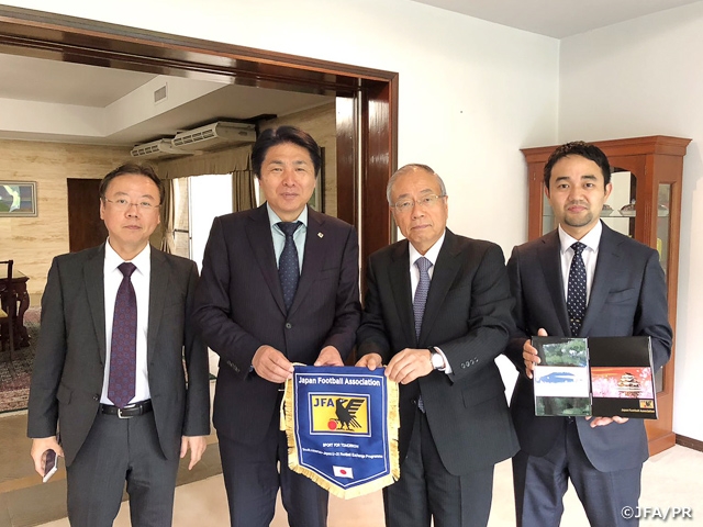 A visit to the Embassy was made and the pre-event seminar for the Girls-Festival took place during SPORT FOR TOMORROW South America- Japan U-21 Football Exchange Programme