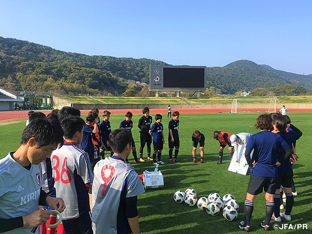 なでしこジャパン　試合を想定し男子選手とトレーニング