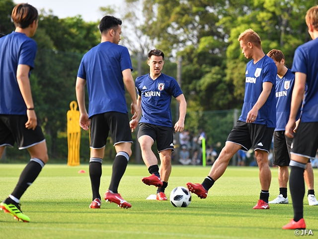 SAMURAI BLUE、岡崎選手らも参加して入念な戦術練習