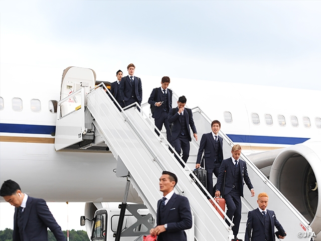 SAMURAI BLUE (Japan National Team) arrives in Russia from Austria