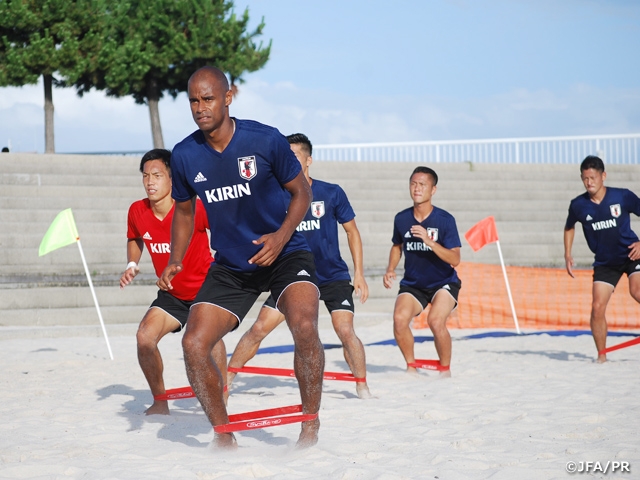 ビーチサッカー日本代表、イングランド代表との国際親善試合に向けて兵庫県内でトレーニングキャンプをスタート