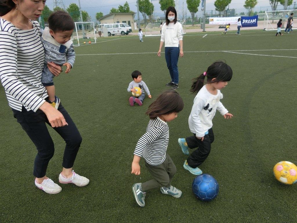 JFAレディース／ガールズサッカーフェスティバル 山梨県中巨摩郡昭和町の昭和町　押原公園人工芝グランドに42人が参加！