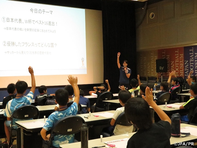 日本サッカーミュージアムで夏休み自由研究スペシャルワークショップ「みんなでサッカー世界新聞（ロシアワールドカップ編）を作ろう！」を開催