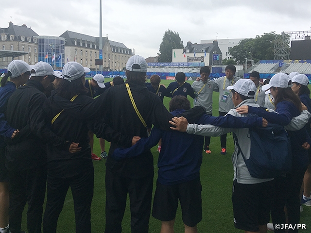 U-20 Japan Women's National Team strengthens team unity through training session ahead of their match against Paraguay at the FIFA U-20 Women's World Cup France 2018