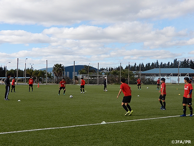 U-17日本女子代表　U-17ウルグアイ女子代表との試合に向けて調整を行う