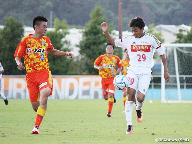 The match between Shimizu and Ryutsukeizaidai Kashiwa ended scoreless at the 10th Sec. of Prince Takamado Trophy JFA U-18 Football Premier League EAST