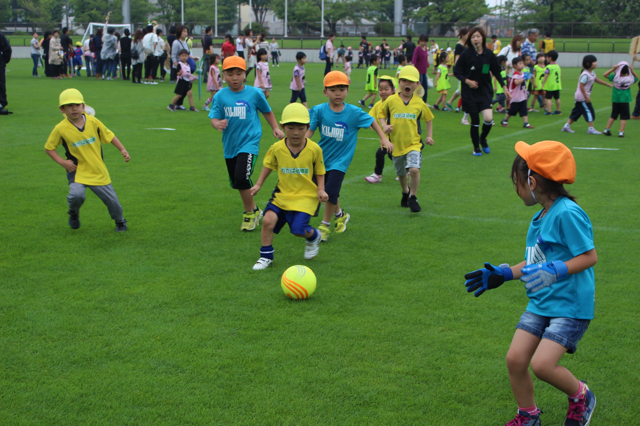 JFAガールズサッカーフェスティバル 青森県八戸市のダイハツスタジアム（多賀多目的運動場）に82人が参加！