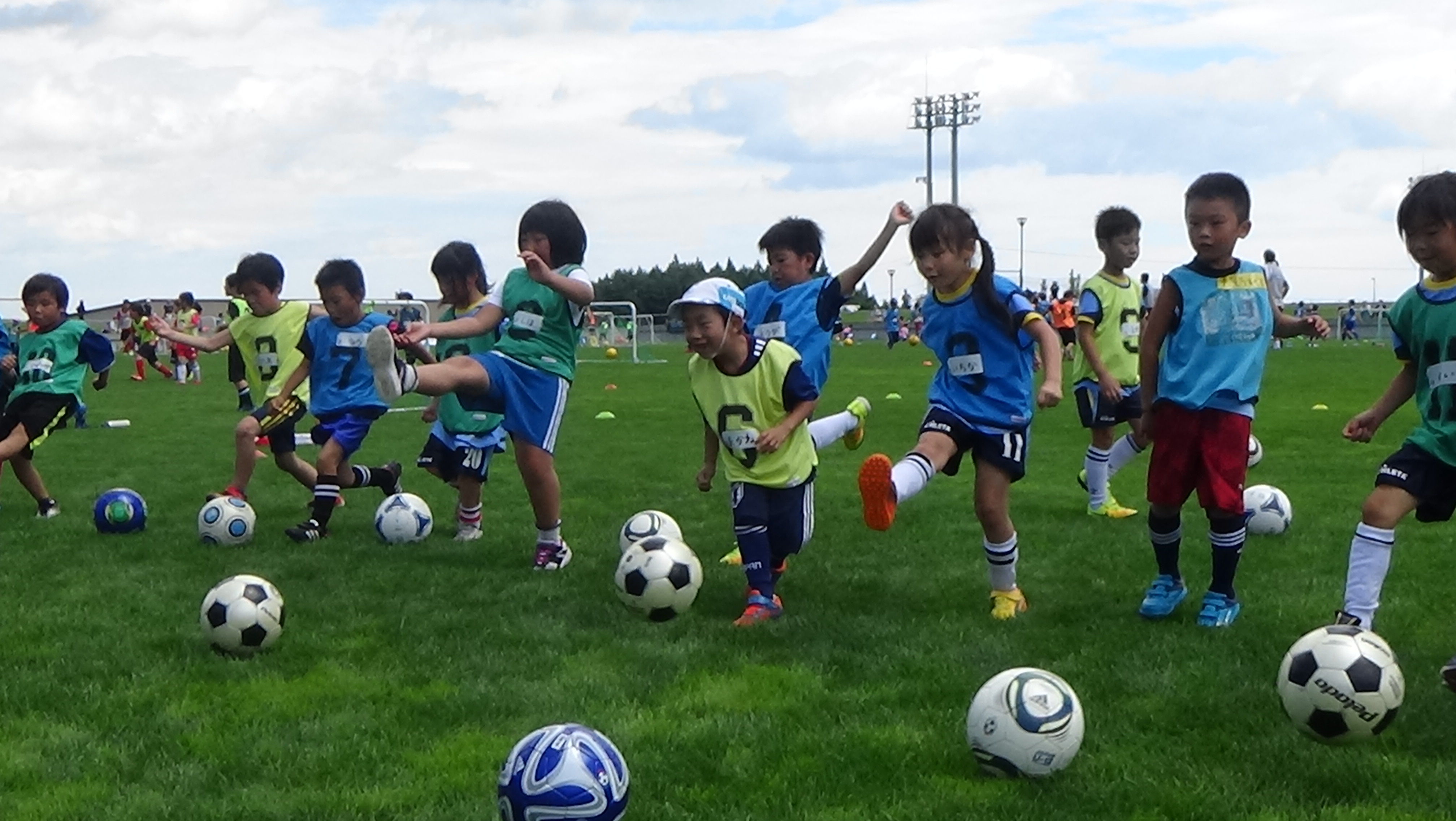 JFAキッズ（U-6/8/10）サッカーフェスティバル 青森県十和田市の青森県フットボールセンターに192人が参加！