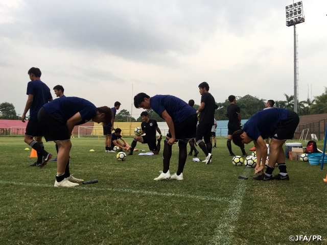 U-19 Japan National Team holds training session behind closed doors ahead of Thailand match at AFC U-19 Championship Indonesia 2018