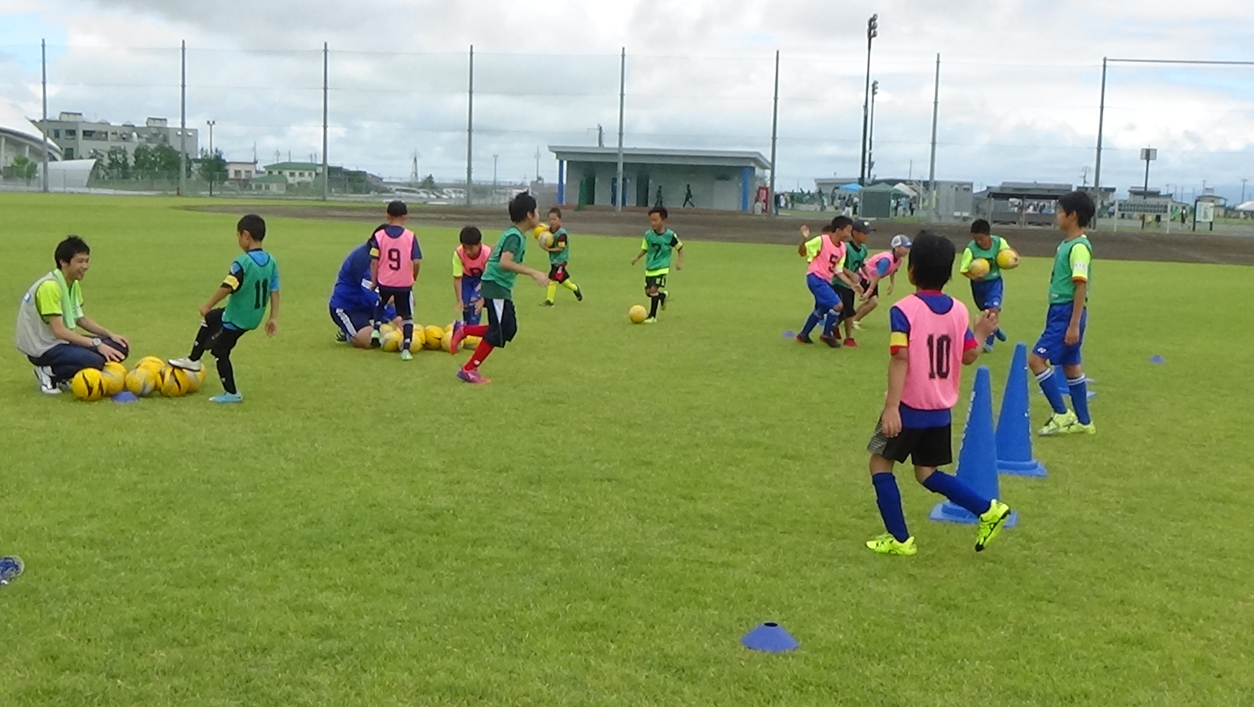 JFAキッズ（U-6/8/10）サッカーフェスティバル 青森県平川市の平川多目的広場に74人が参加！