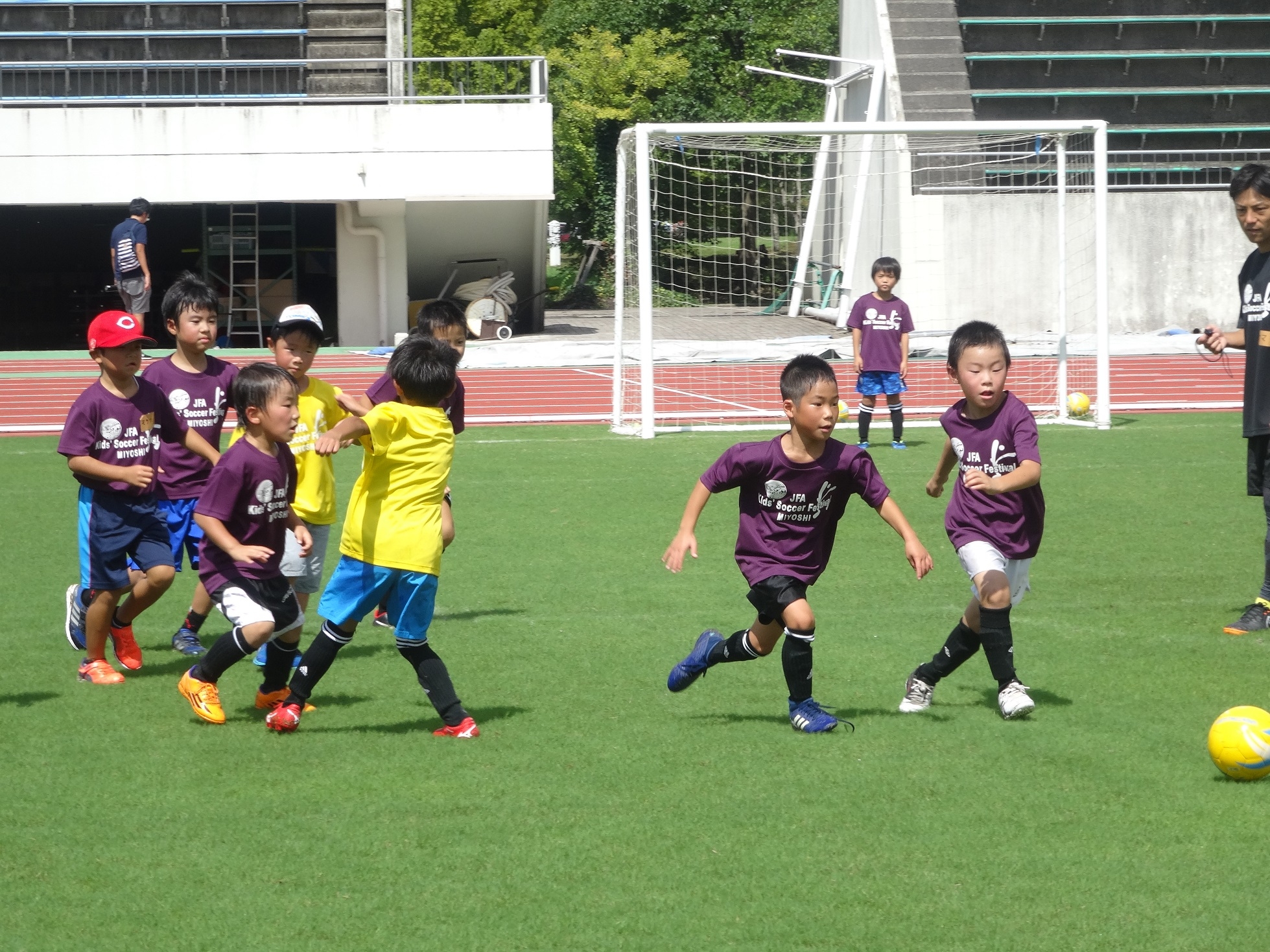 JFAキッズ（U-8）サッカーフェスティバル 広島県三次市のみよし運動公園に100人が参加！