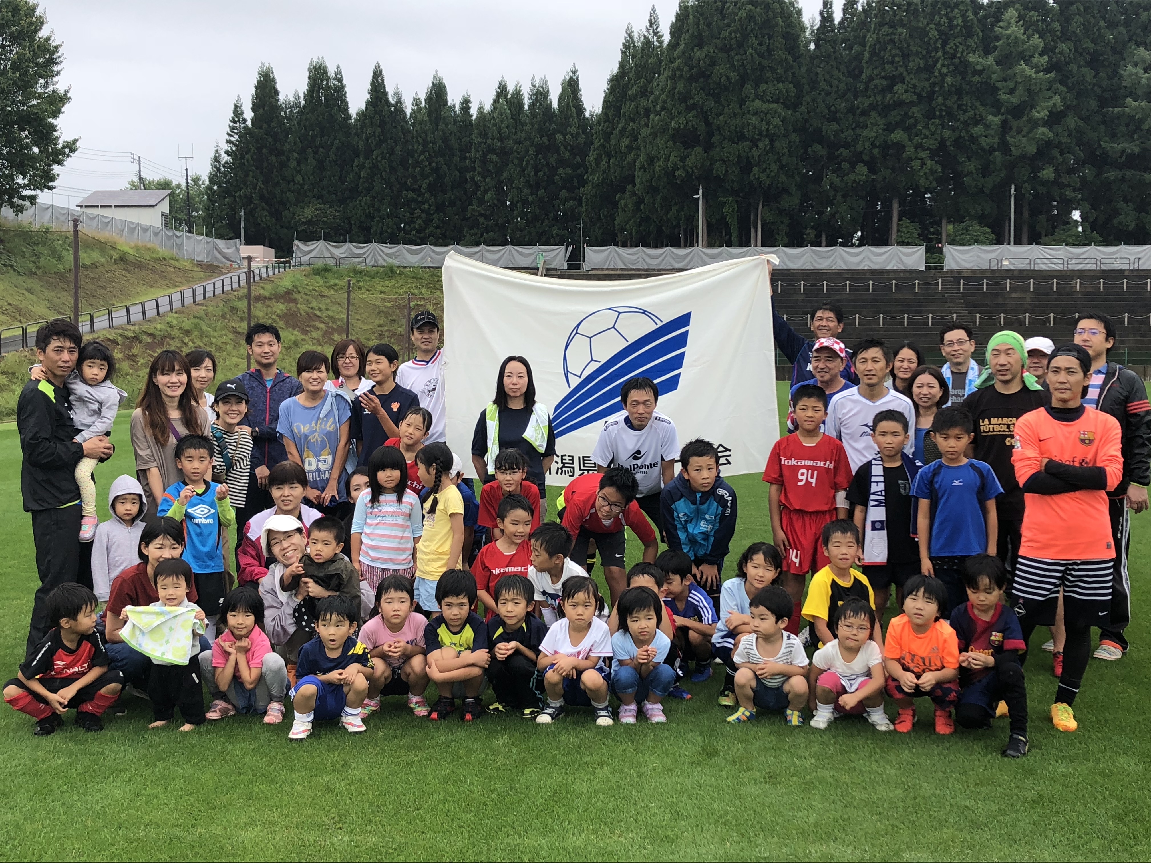 JFAフットボールデー 新潟県十日町市珠川の十日町市当間多目的グランドに57人が参加！