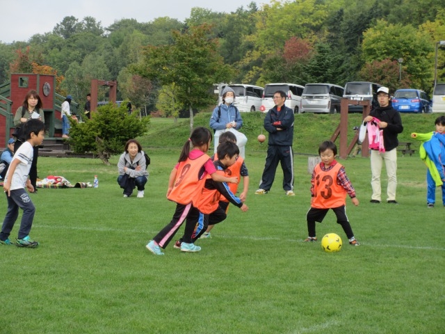 JFAキッズ（U-6/8/10）サッカーフェスティバル 北海道名寄市のなよろ健康の森多目的コートに168人が参加！