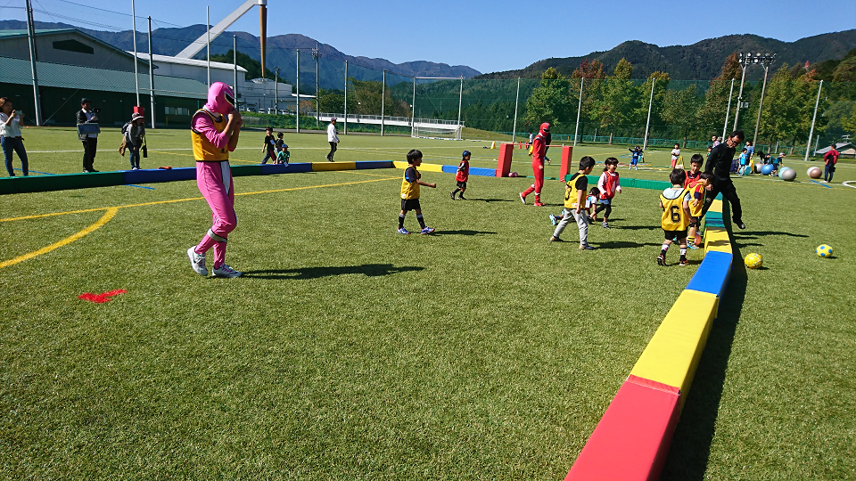 JFAキッズ（U-8/10）サッカーフェスティバル 岐阜県郡上市のまん真ん中広場に65人が参加！