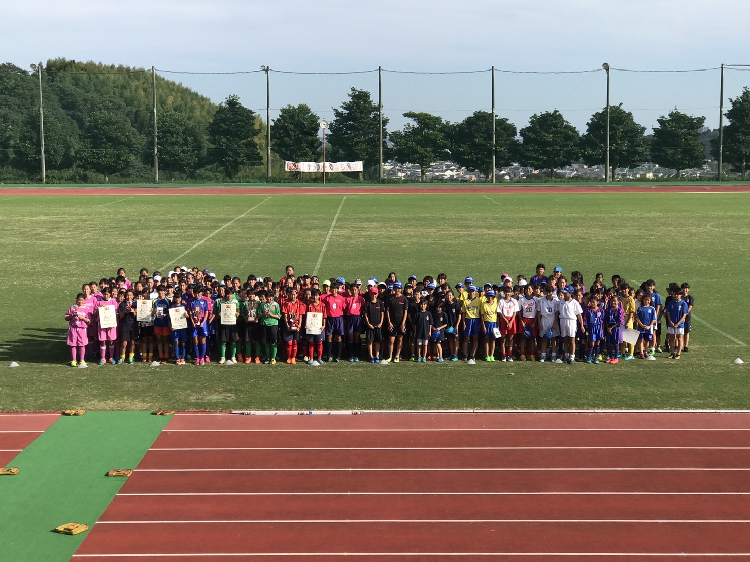 JFAガールズサッカーフェスティバル 静岡県藤枝市の藤枝総合運動公園に300人が参加！