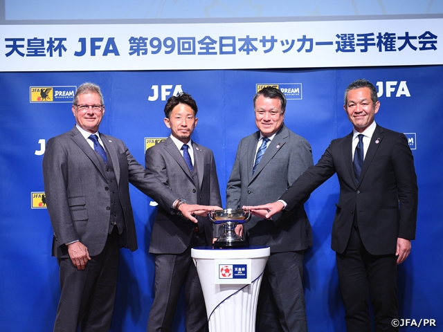 浦和レッズが天皇杯を返還 ～天皇杯 JFA 第99回全日本サッカー選手権大会～