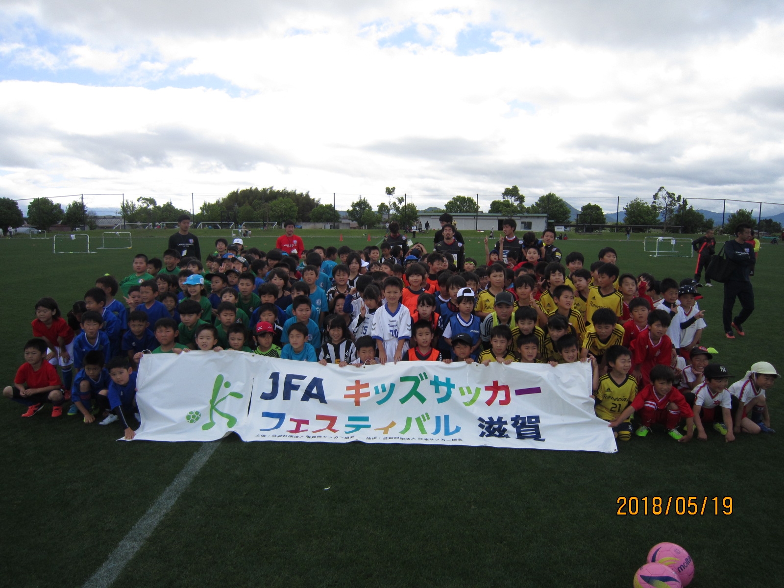 JFAキッズ（U-6/8/10）サッカーフェスティバル 滋賀県守山市の野洲川歴史公園サッカー場「ヒビッグレイク」に189人が参加！