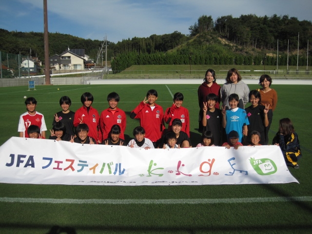 JFAレディース／ガールズサッカーフェスティバル 島根県益田市の島根県立サッカー場に80人が参加！