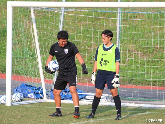 女子GKキャンプ、中学生23名がJヴィレッジでキャンプスタート