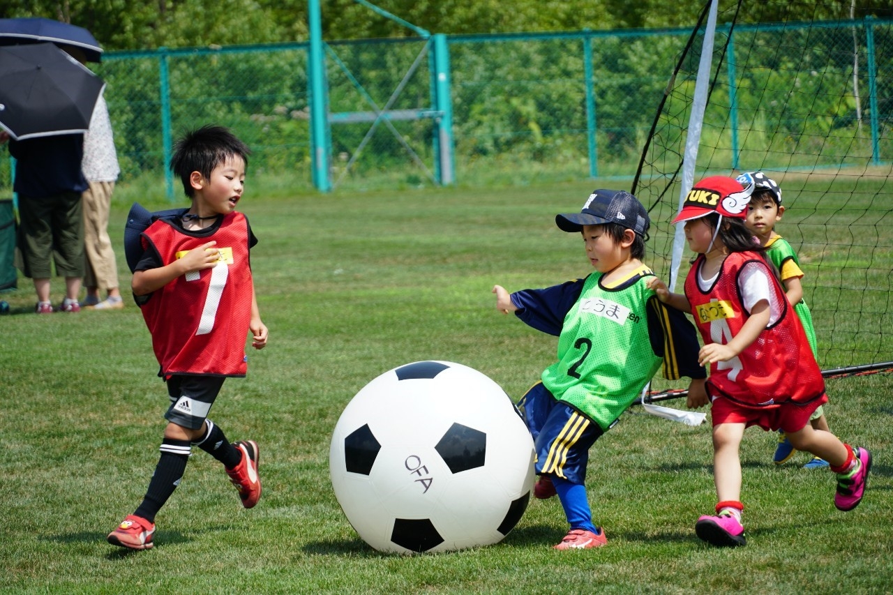 JFAキッズ（U-6）サッカーフェスティバル in 小樽市望洋サッカー・ラグビー場に90人が参加！