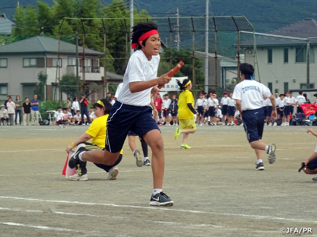 JFAアカデミー福島女子 選手が通う裾野市立富岡中で青嶺祭体育の部が開催