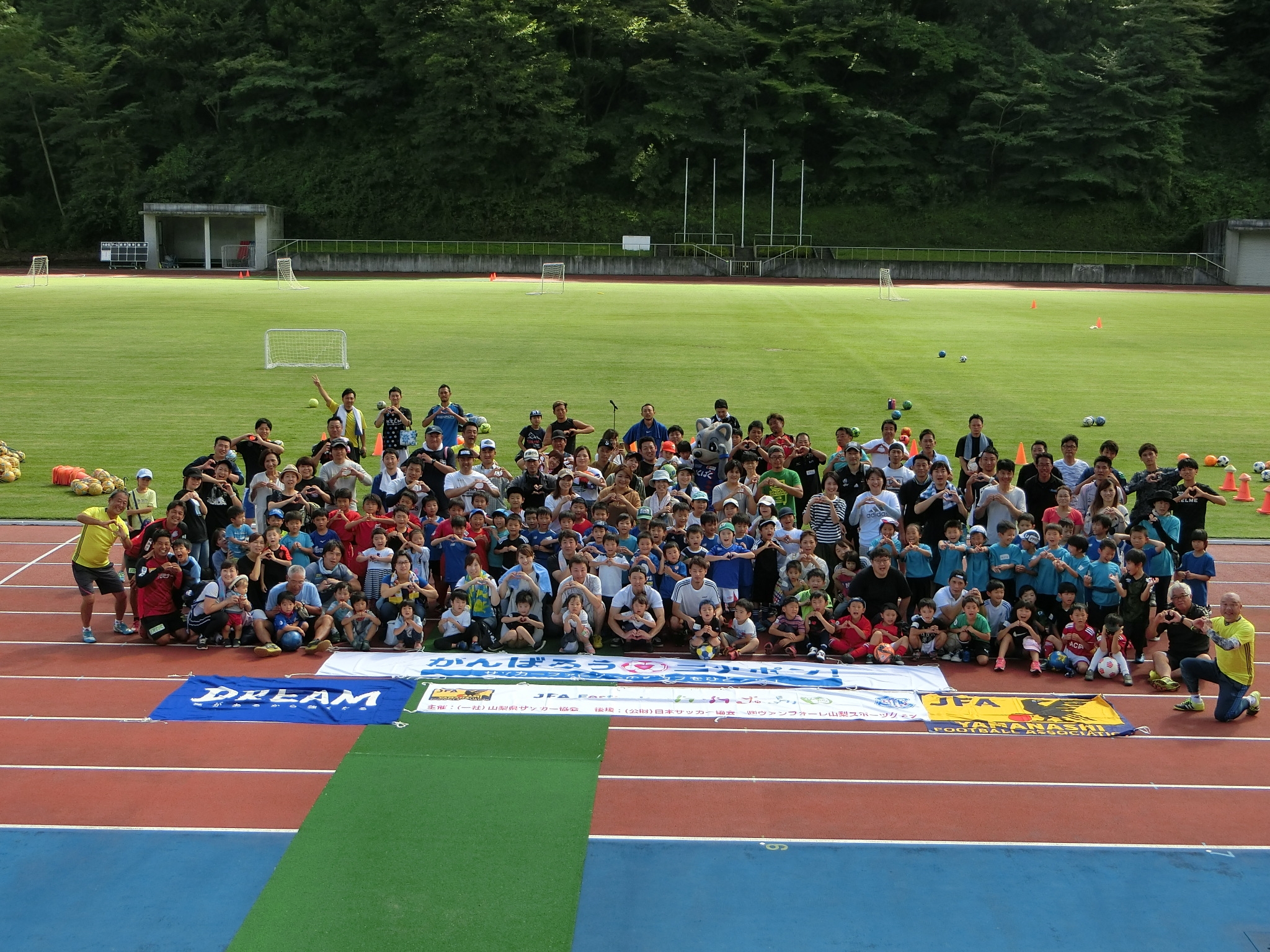 JFAキッズ（U-6/8）サッカーフェスティバル in 都留市総合公園やまびこ競技場