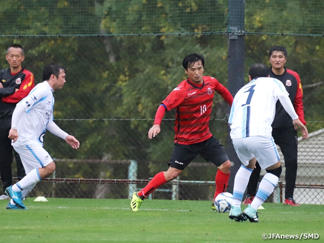 JFA 第7回全日本O-40サッカー大会が開幕！　初日から熱戦が繰り広げられる