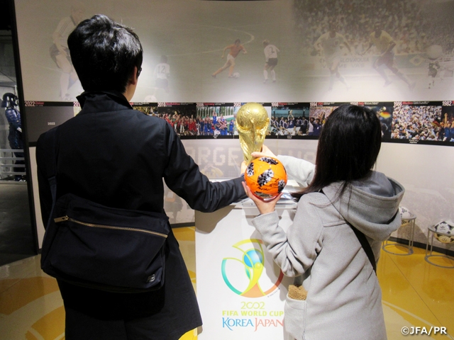 日本サッカーミュージアム　67万人目の入館者を迎える