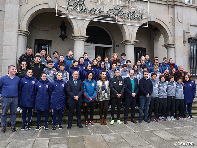 フットサル日本女子代表　スペインフットサル女子代表とともに試合開催地の市長を表敬訪問