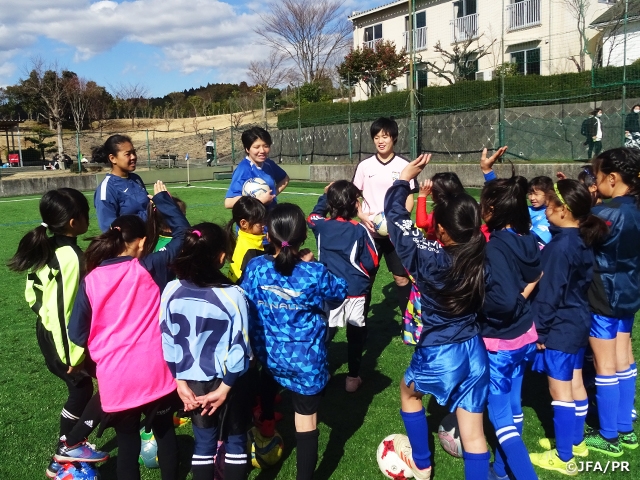 JFAアカデミー福島女子がサッカー教室を開催