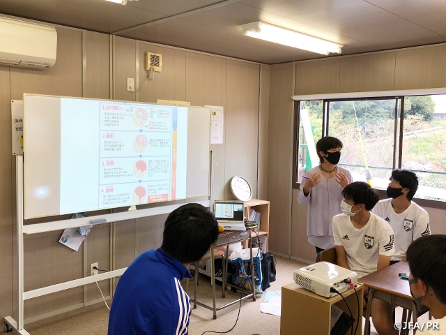 JFAアカデミー福島男子　13期生 健康教育を受講