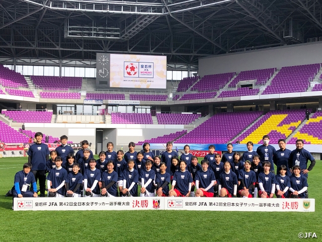 皇后杯前座イベントで中学生女子サッカー選手フェスティバルを開催