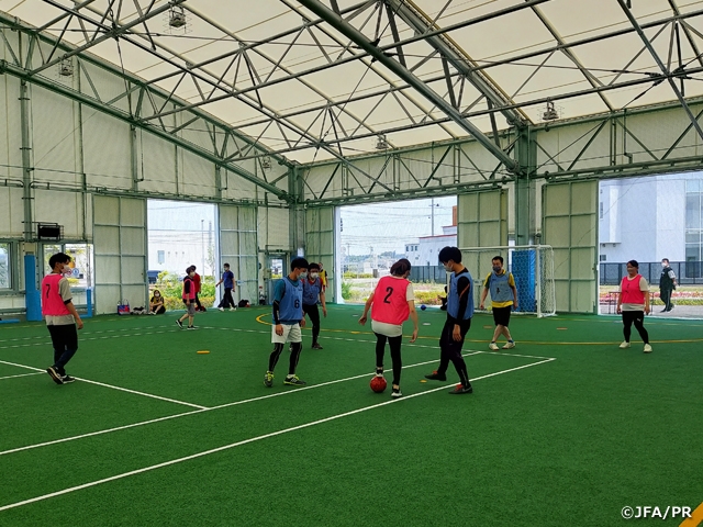 宮城県サッカー協会がウォーキングフットボール体験会を開催