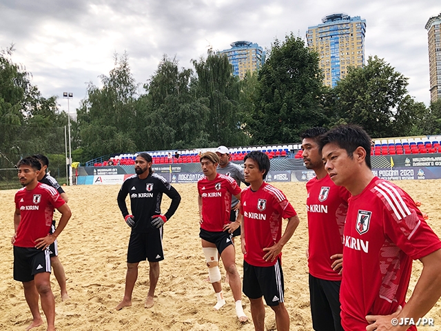 ビーチサッカー日本代表　ワールドカップの開催国ロシアに到着