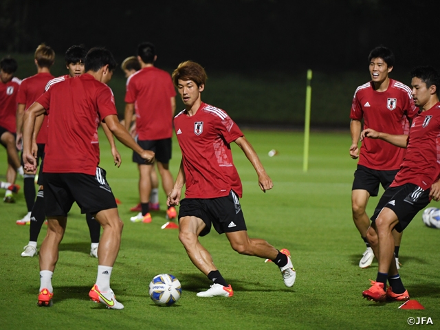 SAMURAI BLUE hold first training session in Doha
