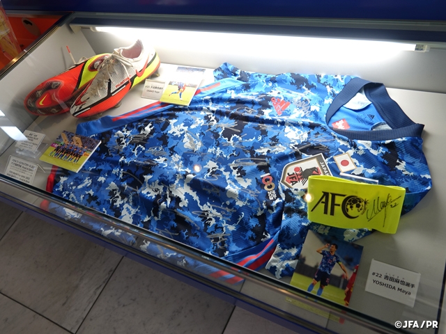 SAMURAI BLUE(日本代表) 11月のアジア最終予選（Road to Qatar）サイン入りユニフォームやシューズなどを展示　～日本サッカーミュージアム～