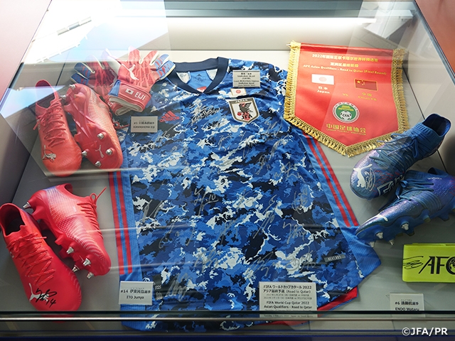 SAMURAI BLUE(日本代表) 1・2月のアジア最終予選（Road to Qatar）サイン入りユニフォームやシューズなどを展示　～日本サッカーミュージアム～